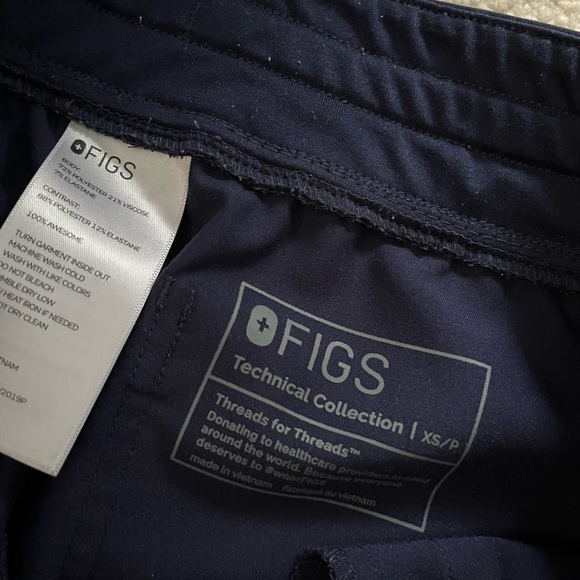 Womens FIGS navy blue scrub pant -XS petite - Picture 1 of 3